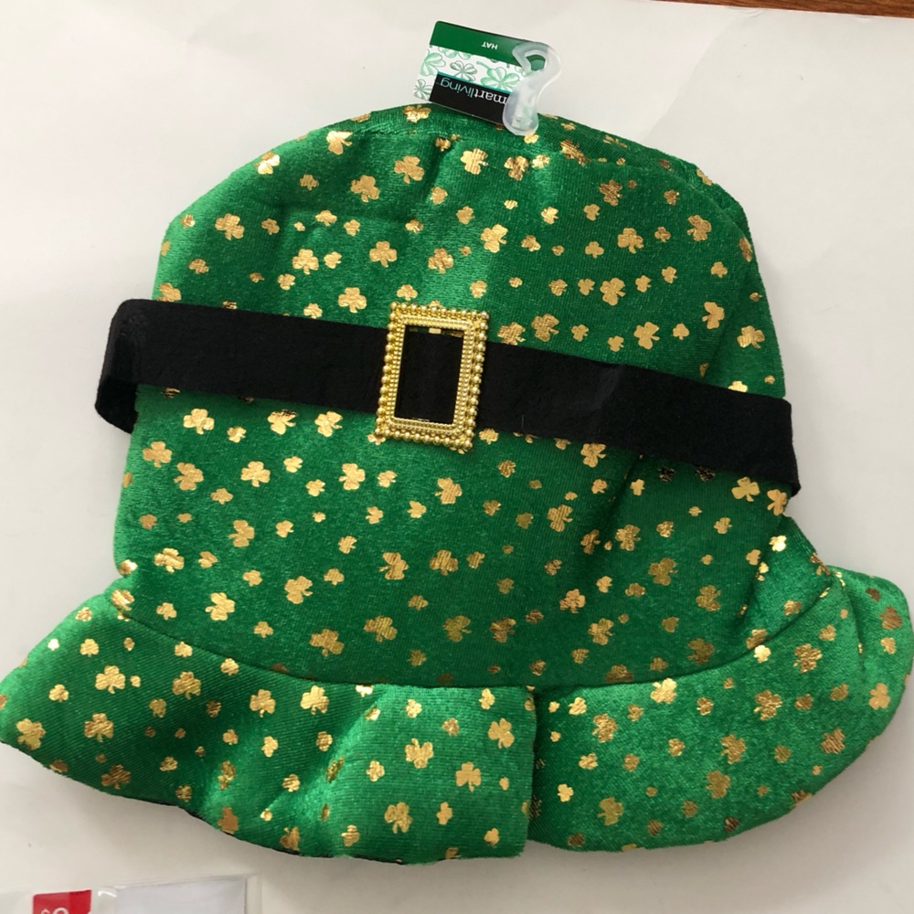St. Patrick’s Day Set NWT - Picture 5 of 8